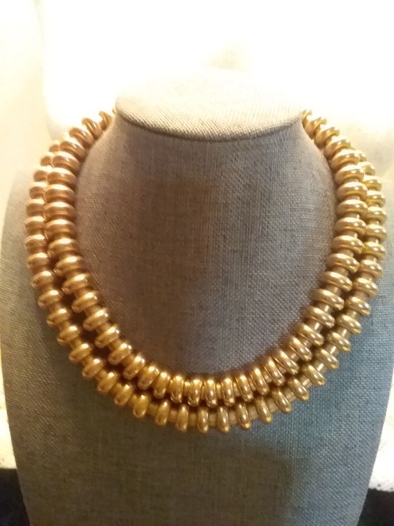 Collar gold tone necklace