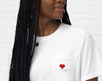 Camiseta unisex con bolsillo teñido en prenda: camiseta de algodón hilado en anillos suave