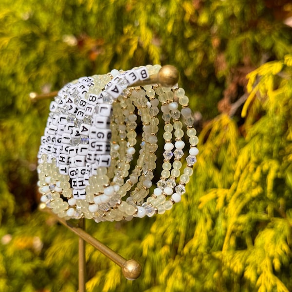 Sé una luz - Pulsera de palabras hecha a mano