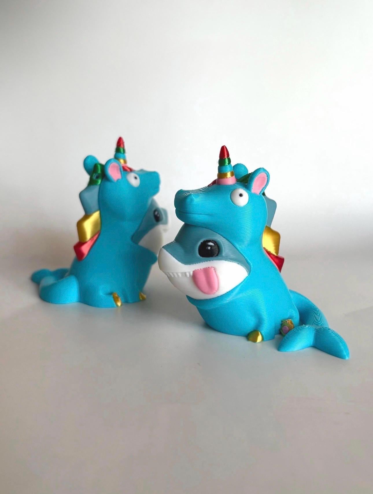 Jeff the Land Shark-Pup Süsses glänzendes Einhorn Inspo Kostüm (hohe Qualität) 3D gedruckte Figur / Schlüsselanhänger (jeweils separat erhältlich)