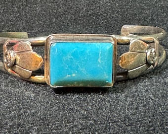 ナバホ族のシルバーとターコイズのカフブレスレット - Sadie Jim の