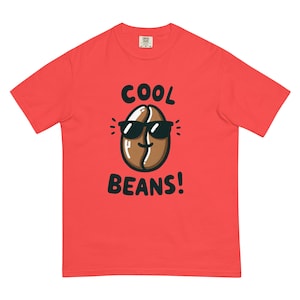 Peut inclure: T-shirt rouge avec un dessin animé de grain de café portant des lunettes de soleil et le texte "COOL BEANS!"