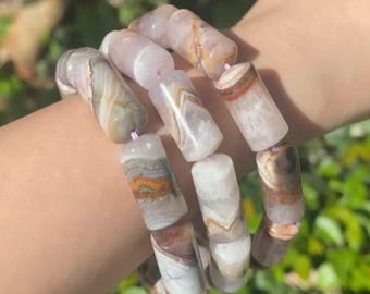 Mittelgroßes gebändertes Armband aus Amethyst und Achat