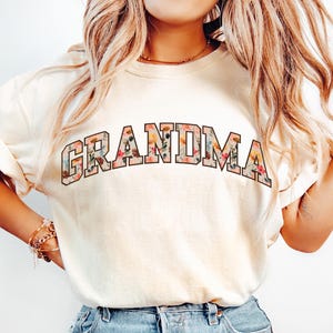 Comfort Colors Floral Grandma Shirt, Floral Grandma Shirt, Cute Nana Shirt,Cute Grandma Shirt,Gift for Grandma,Grandma Gift,Mothers Day Gift