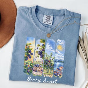 Blueberries, Aesthetic Fruit Shirt, Fruit Shirt, Vintage Graphic Shirt, Foodie Gift, Blueberry Shirt,Blueberry Tshirt,Foodie,Plant Lover Tee