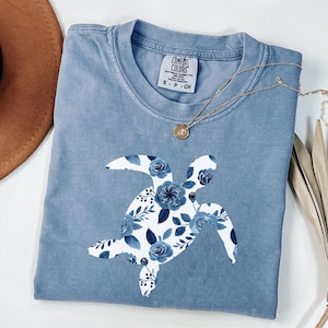 Comfort Colors Floral Sea Turtle Shirt, Sea Turtle Shirt, Cute Sea Turtle Shirt, Floral Turtle Shirt, Summer Beach Shirt, Ocean Shirt