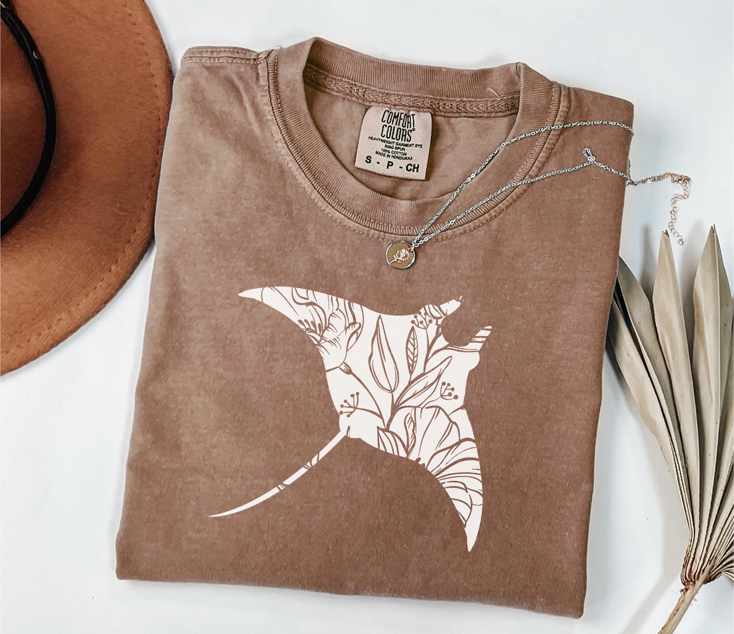 Comfort Colors Floral Manta Ray Shirt, Stingray Shirt, Stingray Tshirt, Manta Ray Gift, Ocean Animal Shirt, Animal Lover Shirt,Manta Ray Tee