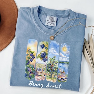 Blueberries, Aesthetic Fruit Shirt, Fruit Shirt, Vintage Graphic Shirt, Foodie Gift, Blueberry Shirt,Blueberry Tshirt,Foodie,Plant Lover Tee