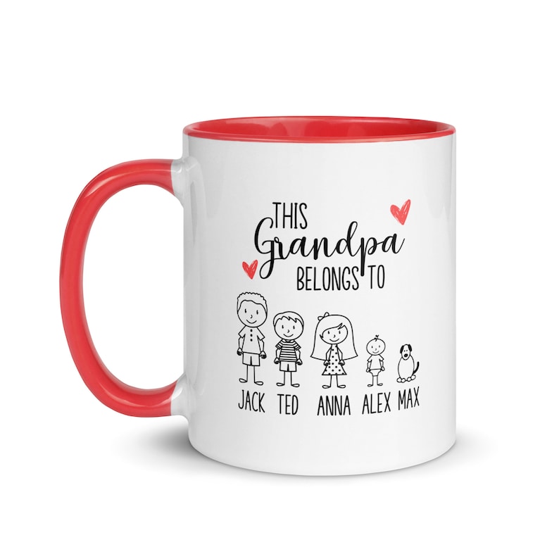 Puede incluir: Taza de cer&aacute;mica blanca con borde rojo. La taza tiene un dise&ntilde;o negro que dice "Este abuelo pertenece a" con una familia de figuras de palo debajo. La familia incluye un padre, una madre, dos hijos, un beb&eacute; y un perro. Los nombres de los miembros de la familia est&aacute;n escritos debajo de las figuras de palo: Jack, Ted, Anna, Alex y Max.