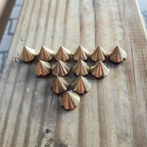 100 Pieces Acrylic Gold color cone spikes,Spike Beads,Plastic spikes, Gold Plastic Studs,Jewelry Making Supplie !