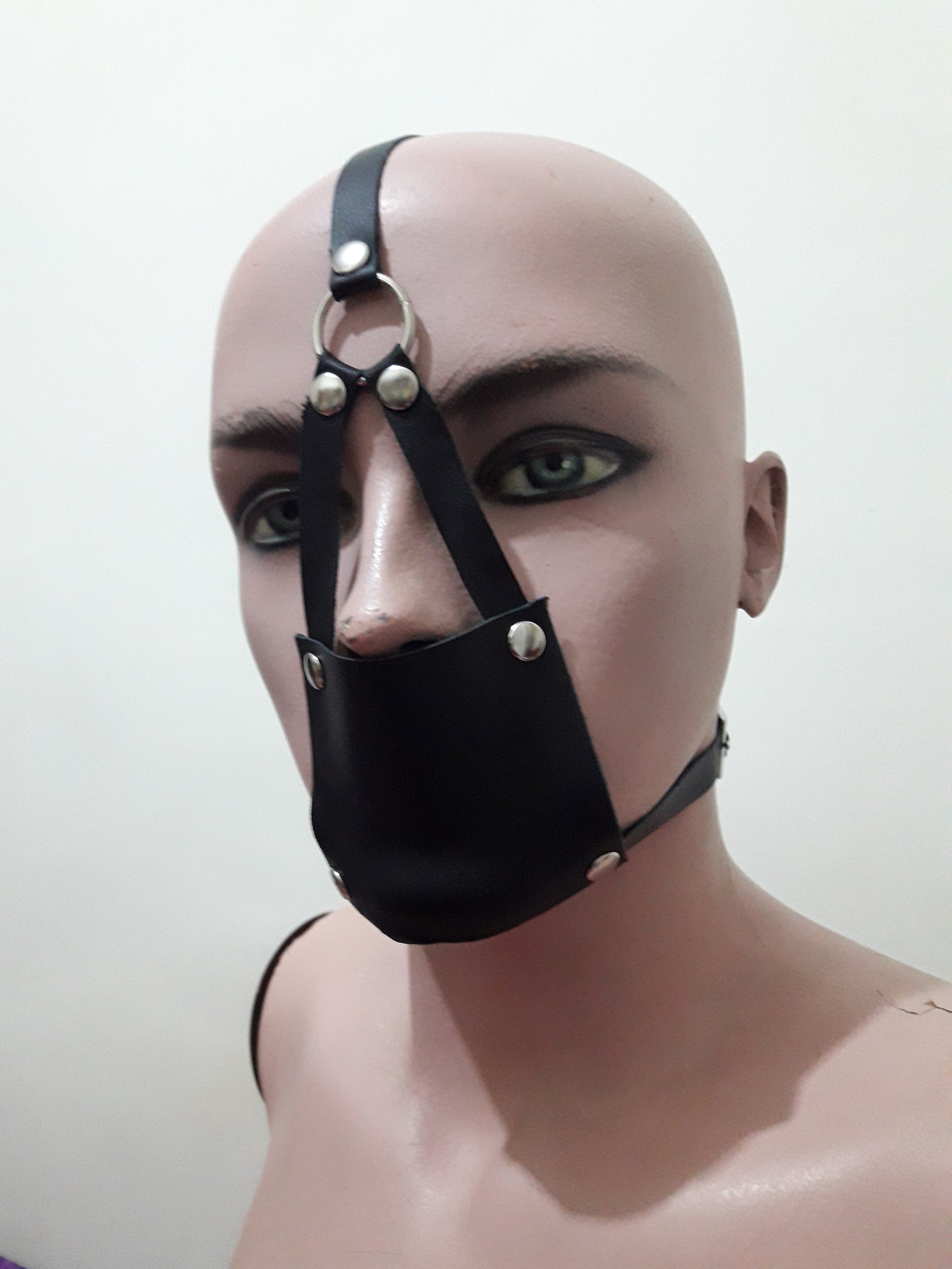 BDSM дулыға маскасының үлгісі BDSM дулыға маскасының үлгісі