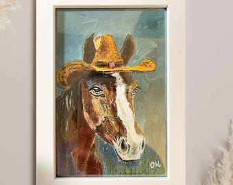 Impresión artística de caballo divertido, caballo, sombrero en marco blanco