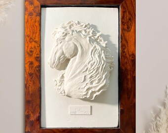 Arte mural en bajorrelieve de caballos de edición limitada: obra escultórica hecha a mano, decoración ecuestre texturizada