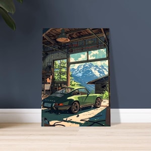 Könnte beinhalten: Ein grüner Oldtimer-Sportwagen, der in einer Garage mit offener Tür geparkt ist und einen Blick auf die Berge freigibt.