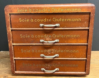 Meuble de mercerie ancien de la marque Guterman