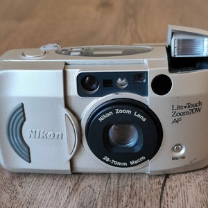 Nikon Lite Touch Zoom 70w analogic camera 35mm 28-70mm lens