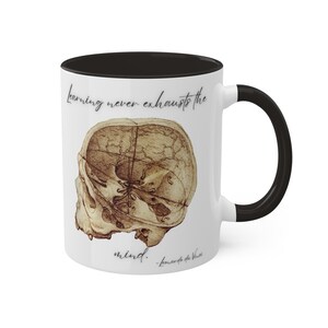 Inspirerende Leonardo da Vinci-citaatmok, leren put de geest nooit uit, schedelillustratie, motiverend cadeau, kopje koffie/thee