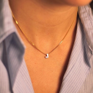 Collar delicado con inicial personalizado | Collar con letras personalizado | Pequeño charm inicial en plata, oro | collar personalizado | Regalo de cumpleaños para ella