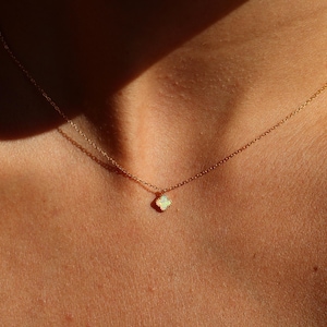 Minimalist necklace with clover pendant in silver or 14k gold | White opal clover pendant necklace | Lucky clover | Gift for her