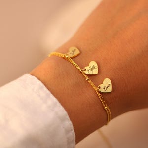 Pulsera personalizada en plata, oro | Pulsera grabada con colgante de corazón realizada en plata de primera ley | Regalo para ella | pulsera de la amistad