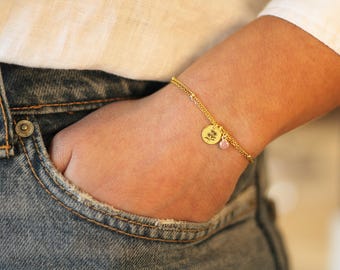 Personalized birthstone bracelet in gold or silver | Engraved bracelet with sterling silver disc pendant | Gift for women