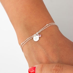 Personalisiertes Initial Armband in Gold, Silber mit Geburtsstein | Gravur Armband mit Plättchen Anhänger |Geschenk für Frau, beste Freundin