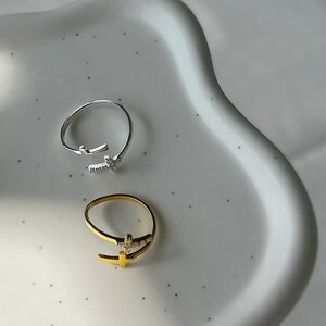 Wasserdichter Minimalistischer Ring 14k Gold Vermeil Ring Weißer Zirkonia Ring Schichtring Stapelring Zierlicher Kreuzring Bild 8