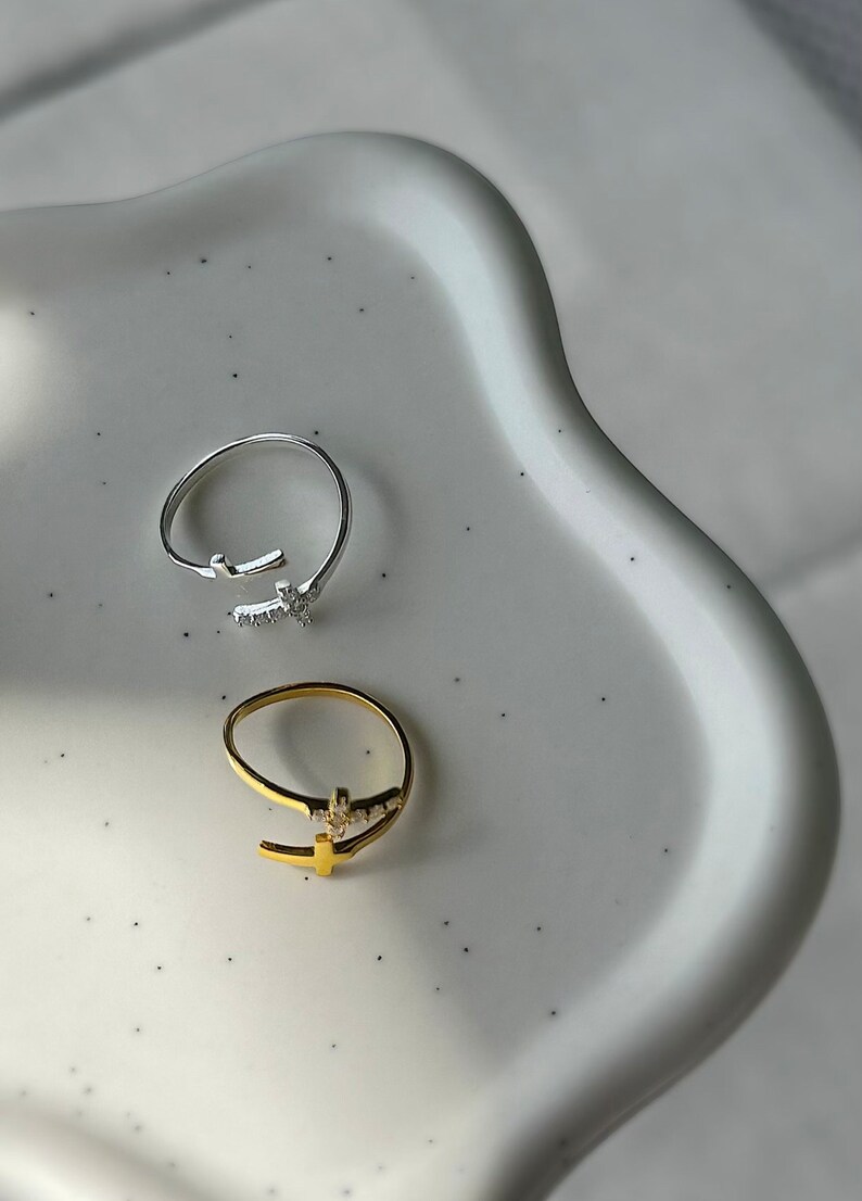 Wasserdichter Minimalistischer Ring 14k Gold Vermeil Ring Weißer Zirkonia Ring Schichtring Stapelring Zierlicher Kreuzring Bild 8