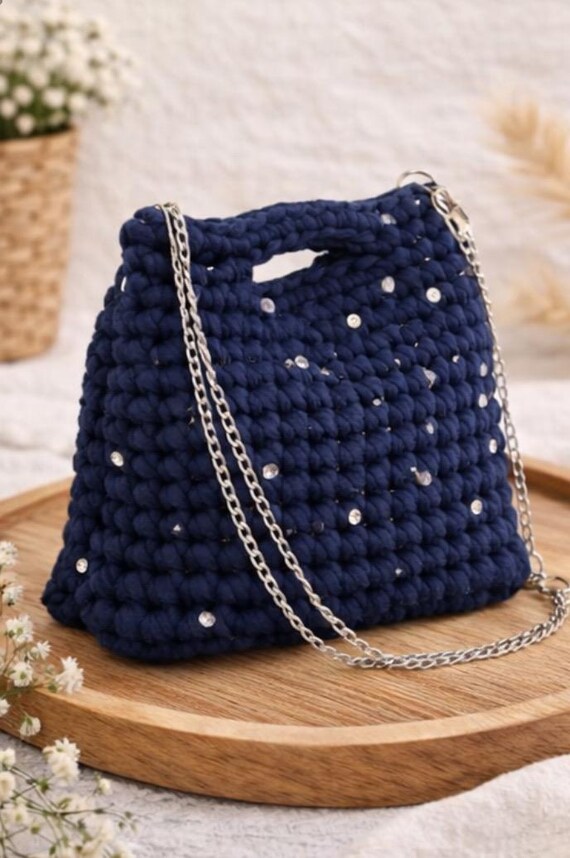 Handmade Crochet Bag – Navy Blue with Rhinestone Details and Silver Chain Strap // Bolso de Crochet Hecho a Mano – Azul Marino con Detalles