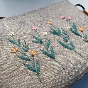 Clutch de cáñamo - Bolso de mano bordado - Bolsa bordada - Bolsa con cremallera - Monedero pequeño con cremallera - Clutch de tela - Bolso de mano de cuero