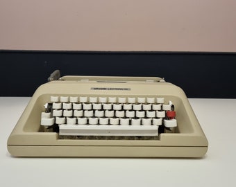 Macchina da scrivere Olivetti Lettera 35