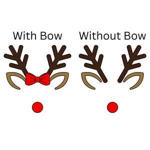 Puede incluir: Ilustraci&oacute;n gr&aacute;fica de caras de reno, una con lazo rojo y otra sin. Cada cara tiene cuernos marrones, orejas beige y una nariz roja. El texto "With Bow" y "Without Bow" est&aacute; arriba.