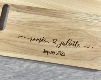 Planche apéro personnalisée en bois 30x20cm avec gravure laser couple 2 prénoms + depuis année. 9 modèles au choix.