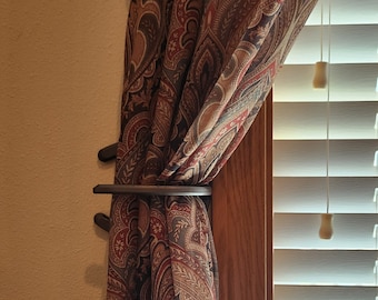 Horseshoe curtain holders