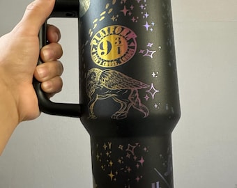Vaso de 40 oz con grabado de Wizard Potter, negro/iridiscente