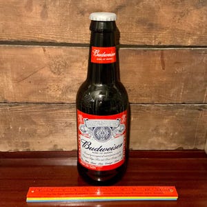Szklana butelka ekspozycyjna na piwo Budweiser z lat 70. – świetny kształt!