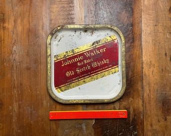 Bandeja publicitaria de metal para whisky escocés Johnnie Walker Red Label: ¡un hallazgo poco común!