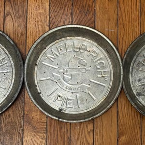 Set of 3 Vintage Mello Rich Pie Tins for wall hanging