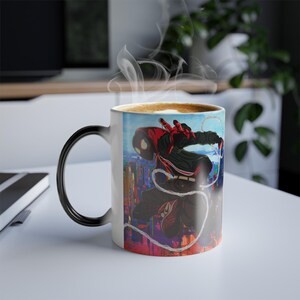 Taza de color cambiante Spider Neon City / Arte de Spider-Man revelado por calor imagen 10