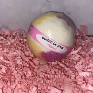 Effervescent bath bomb image 5