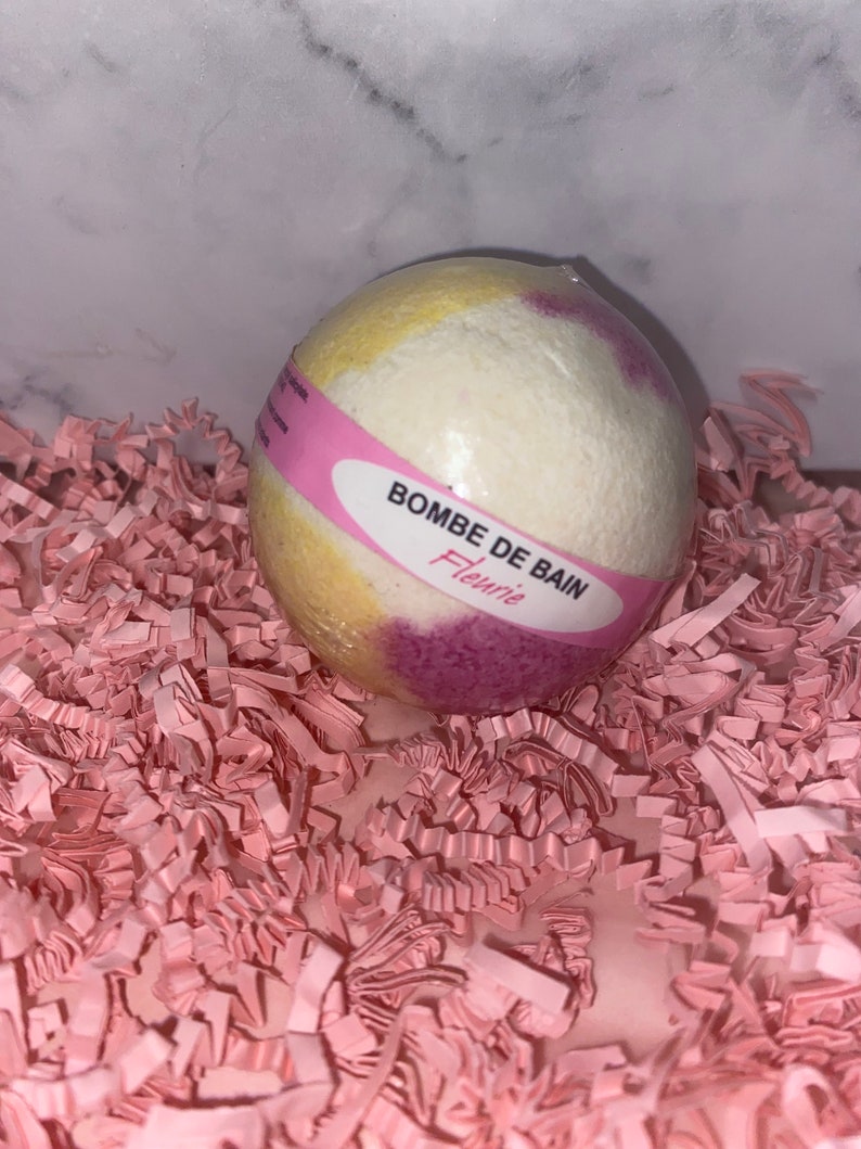 Effervescent bath bomb image 5