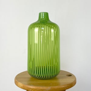 Vintage Murano glass vase with filigree workmanship
