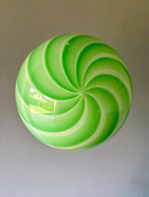 Lampada in filigrana verde in vetro di Murano verde - realizzata a mano dai maestri vetrai di Murano D20 cm