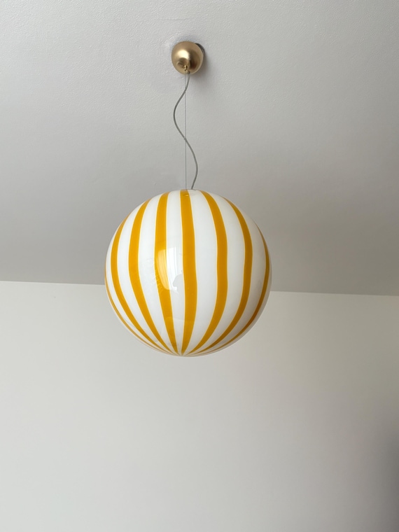 Lampada a strisce di Murano in filigrana ambra/giallo - realizzata a mano dai maestri vetrai di Murano - sfera 40 cm