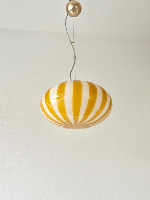 Lampada da soffitto FILIGRANA MURANO STRIPES gialla D33 ovale - realizzata a mano dai maestri vetrai di Murano - montatura oro