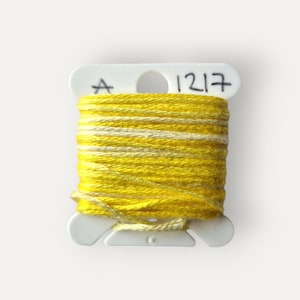 Hilo jaspeado amarillo Anchor 1217 para bordado a mano o punto de cruz
