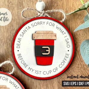 Novo enfeite de Natal fofo SVG, arquivo laser de enfeite de café engraçado de Natal SCORE, enfeite de Papai Noel SVG, download digital clipart melhor decoração