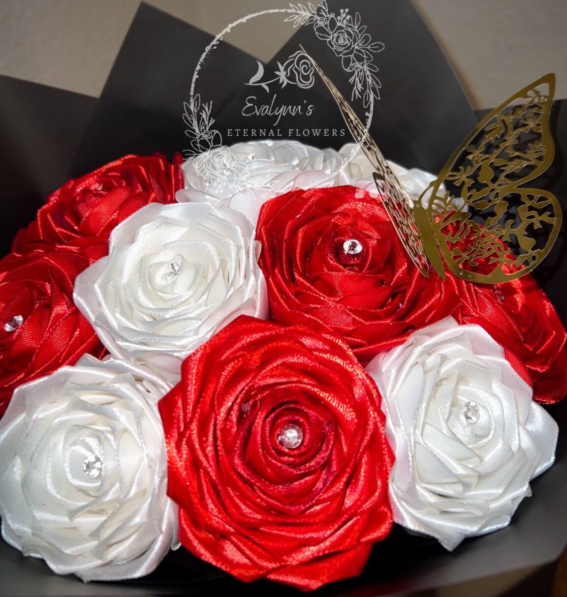 Red and White Eternal Rose Bouquet, Forever Flower Bouquet, Eternal Roses,  Roses, Flowers, Satin Ribbon, Rosas Eternas, Flores Eternas. 