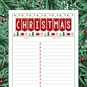 Könnte beinhalten: Eine weihnachtliche Liste auf weißem Hintergrund, umgeben von grünen Tannenzweigen. Das Wort "CHRISTMAS" steht in roten Buchstaben auf einem Banner. Darunter befinden sich Zeilen für Namen und Mitbringsel.