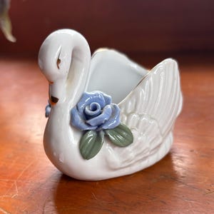 Gardini Italian Porcelain Swan